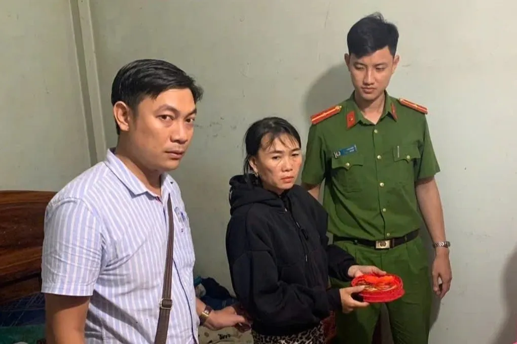 Trộm gần 280 triệu đồng tiền v&agrave;ng, người phụ nữ rủ chồng đi mua sắm để đ&aacute;nh lạc hướng- Ảnh 1.