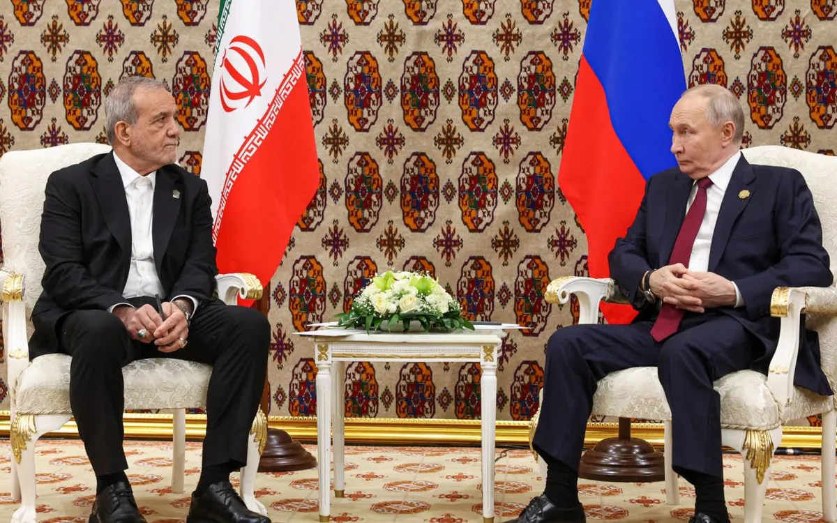 Tổng thống Iran Masoud Pezeshkian và Tổng thống Nga Vladimir Putin tại Turkmenistan, ngày 12/12/2025 (Ảnh: Zuma/TASS)