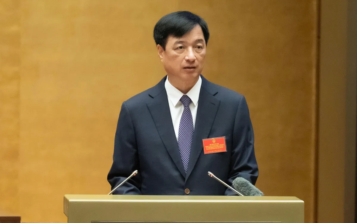 Trưởng ban Tổ chức Trung ương Nguyễn Duy Ngọc trình bày Chuyên đề “Quy định thi hành Điều lệ Đảng”