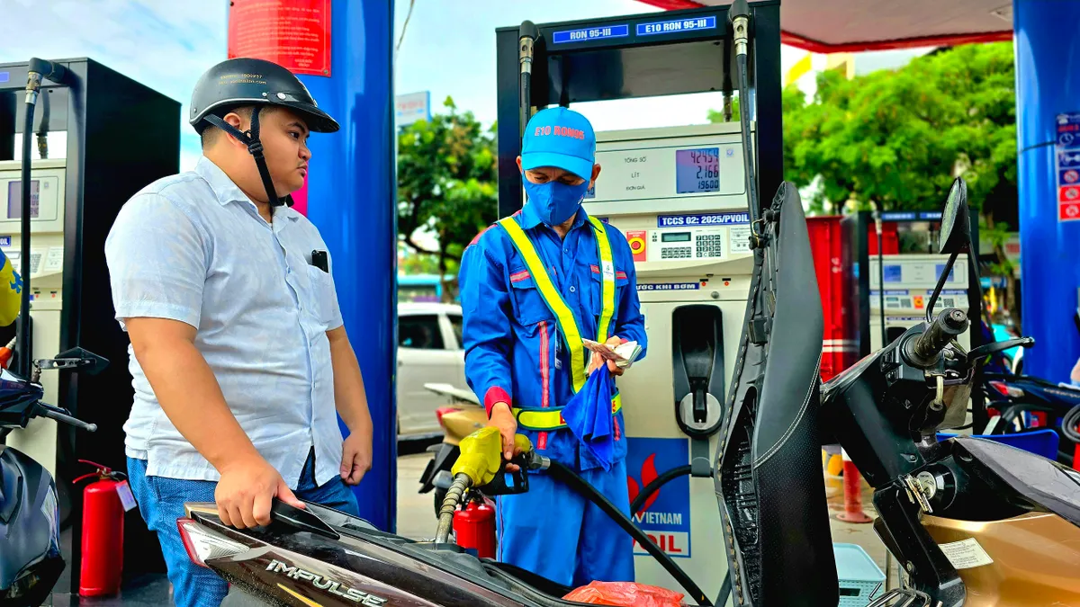 Đẩy nhanh lộ tr&igrave;nh b&aacute;n đại tr&agrave; xăng sinh học E10 - Ảnh 3.