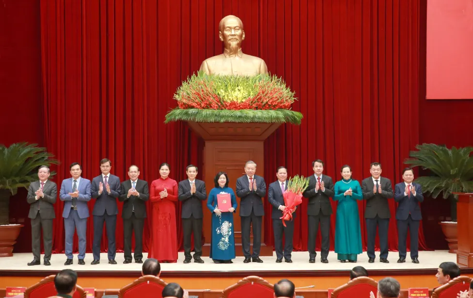 Tổng B&iacute; thư, Chủ tịch nước T&ocirc; L&acirc;m chủ tr&igrave; Hội nghị c&ocirc;ng bố c&aacute;c Quyết định của Bộ Ch&iacute;nh trị về c&ocirc;ng t&aacute;c c&aacute;n bộ - Ảnh 4.