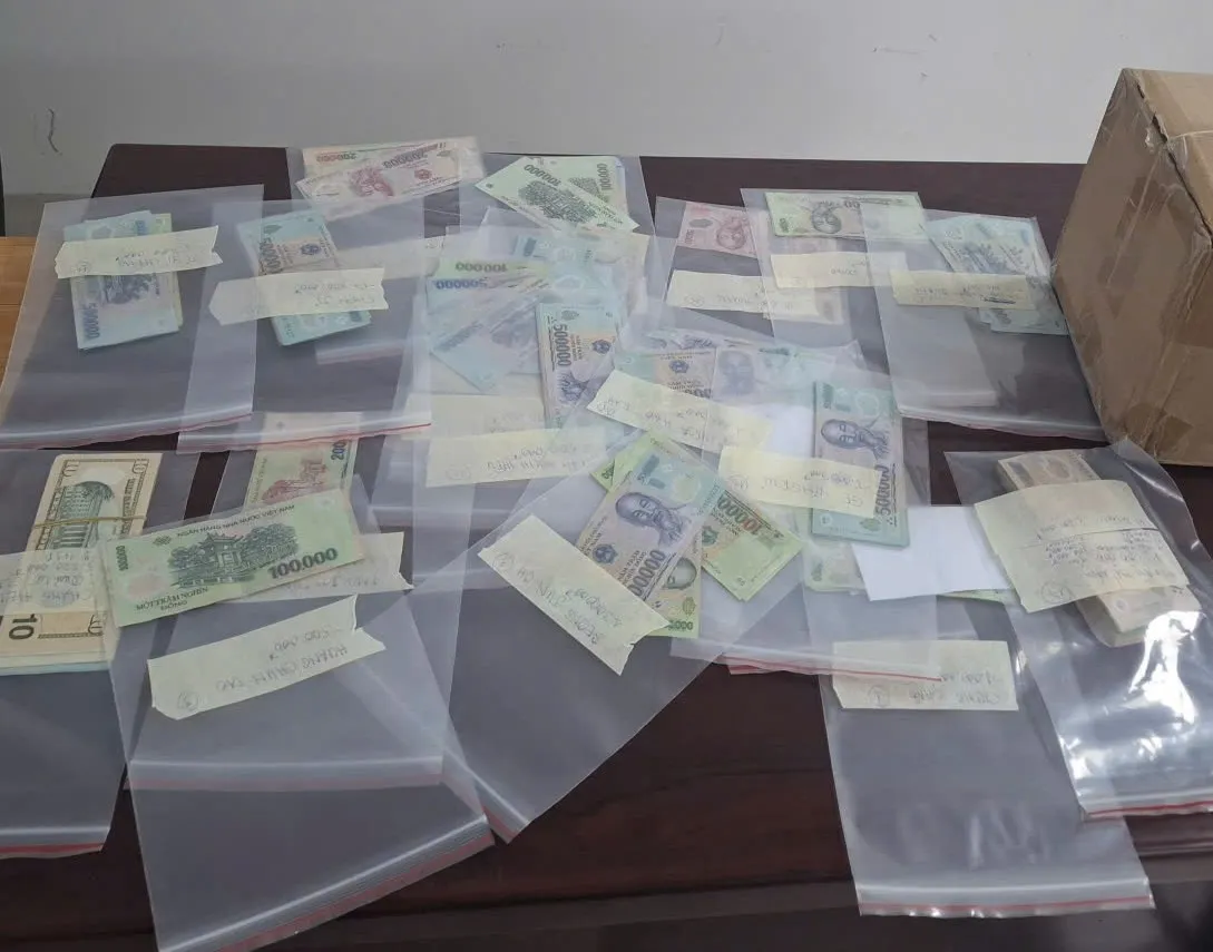 Đà Nẵng: Bóc gỡ ổ nhóm tổ chức đánh bạc núp bóng giải đấu Poker- Ảnh 1. Đà Nẵng: Bóc gỡ ổ nhóm tổ chức đánh bạc núp bóng giải đấu Poker- Ảnh 1.