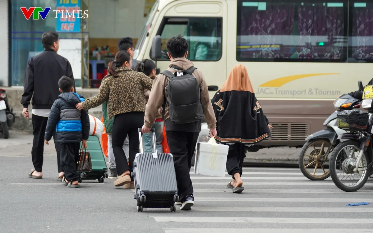 Nhiều doanh nghiệp vận tải đã kê khai điều chỉnh tăng giá vé do giá xăng, dầu tăng cao. Ảnh minh họa