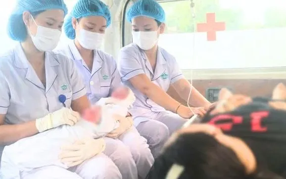 Cấp cứu sản phụ sinh tại nhà. Ảnh: BVCC