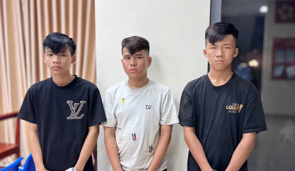 Nhóm thiếu niên gây 3 vụ cướp táo tợn trong 3 ngày bị bắt giữ- Ảnh 1. Nhóm thiếu niên gây 3 vụ cướp táo tợn trong 3 ngày bị bắt giữ- Ảnh 1.