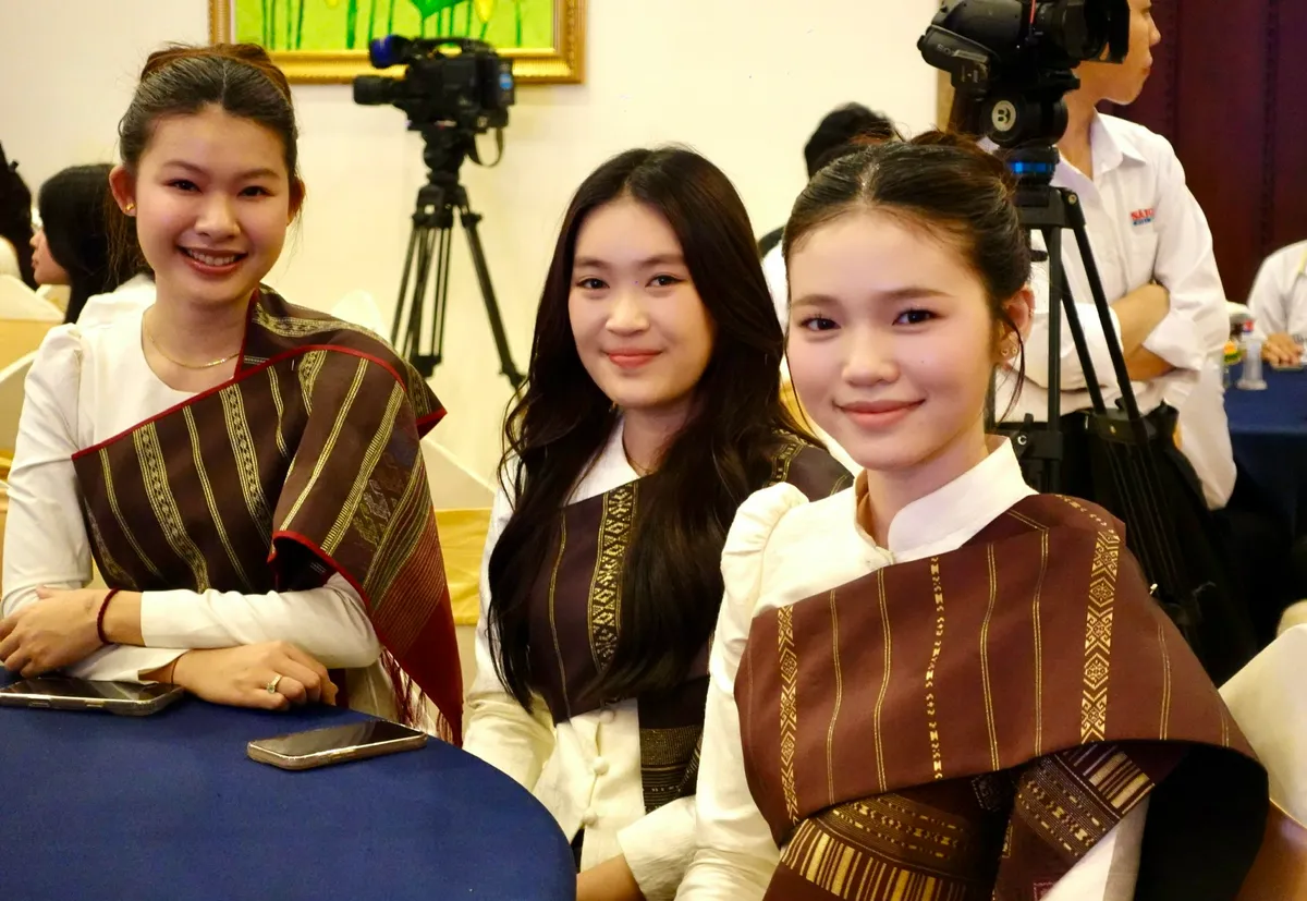 L&atilde;nh đạo TP Hồ Ch&iacute; Minh gặp gỡ, ch&uacute;c Tết sinh vi&ecirc;n L&agrave;o v&agrave; Campuchia - Ảnh 6.