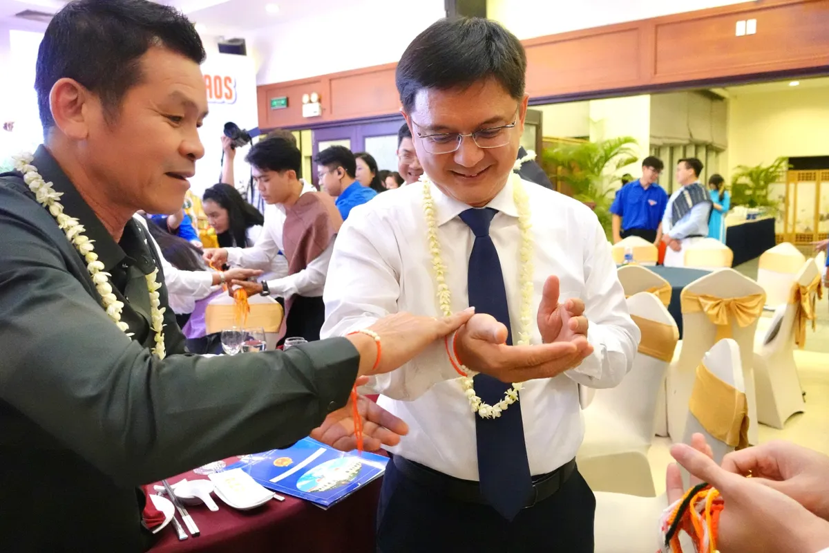 L&atilde;nh đạo TP Hồ Ch&iacute; Minh gặp gỡ, ch&uacute;c Tết sinh vi&ecirc;n L&agrave;o v&agrave; Campuchia - Ảnh 2.