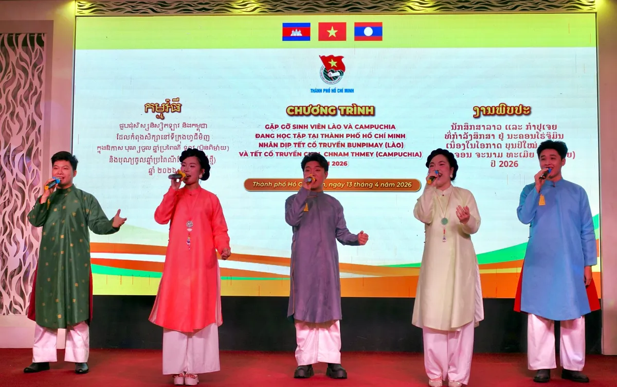 L&atilde;nh đạo TP Hồ Ch&iacute; Minh gặp gỡ, ch&uacute;c Tết sinh vi&ecirc;n L&agrave;o v&agrave; Campuchia - Ảnh 7.