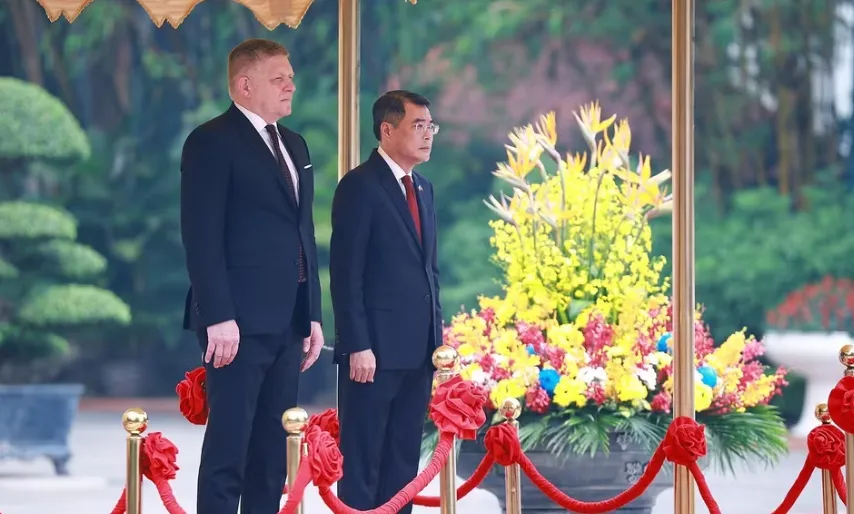 Thủ tướng L&ecirc; Minh Hưng chủ tr&igrave; Lễ đ&oacute;n Thủ tướng Slovakia thăm ch&iacute;nh thức Việt Nam - Ảnh 3.