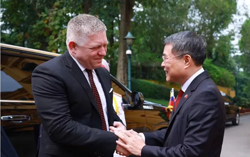 Thủ tướng L&ecirc; Minh Hưng chủ tr&igrave; Lễ đ&oacute;n Thủ tướng Slovakia thăm ch&iacute;nh thức Việt Nam - Ảnh 1.