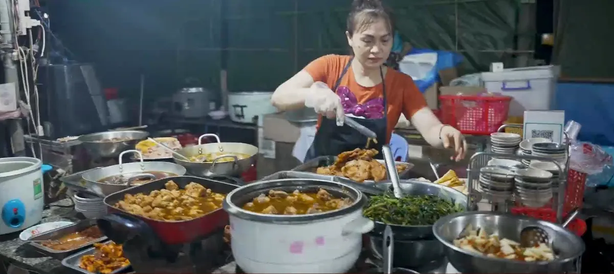 Cơm cảng Quy Nhơn: N&eacute;t văn h&oacute;a ẩm thực đ&ecirc;m độc đ&aacute;o tại Gia Lai- Ảnh 2.