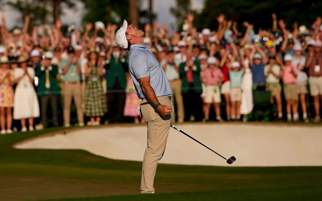 Rory McIlroy ăn mừng chiến thắng tại The Masters 2026 (Ảnh: AP)