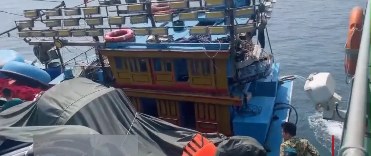 Hải đội Dân quân trật tự Đà Nẵng kịp thời cứu hộ tàu cá ngư dân gặp nạn- Ảnh 1. Hải đội Dân quân trật tự Đà Nẵng kịp thời cứu hộ tàu cá ngư dân gặp nạn- Ảnh 1.