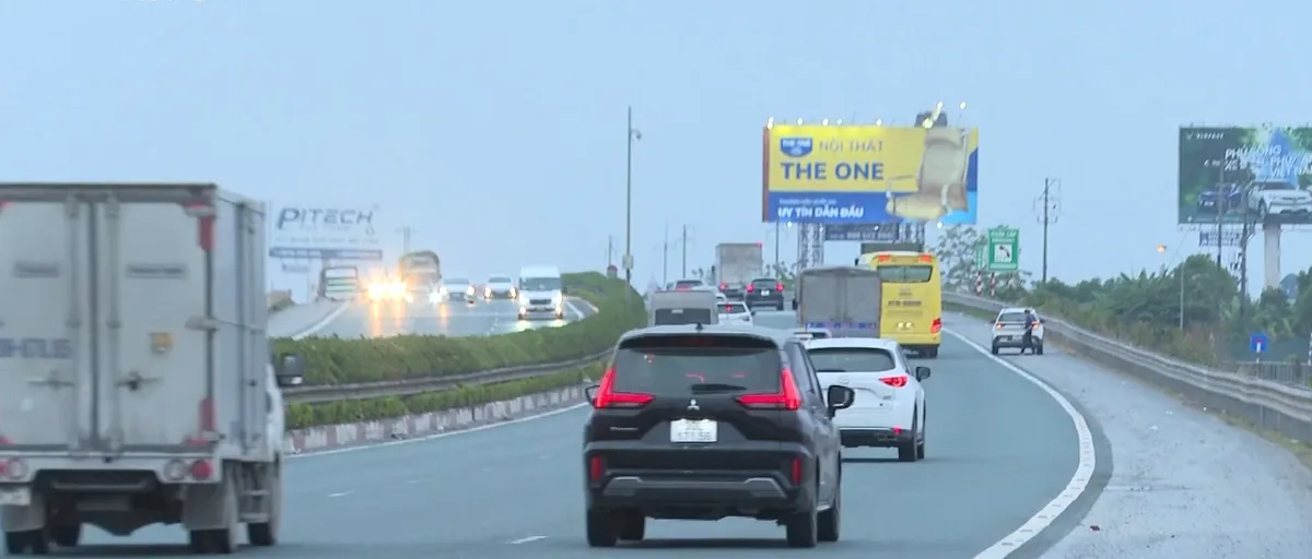 N&acirc;ng cao &yacute; thức khi l&aacute;i xe tr&ecirc;n cao tốc- Ảnh 6.