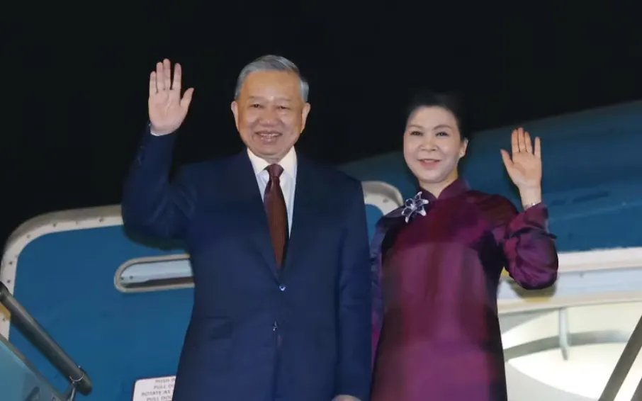 Tổng Bí thư, Chủ tịch nước Tô Lâm và Phu nhân rời Hà Nội, lên đường thăm cấp Nhà nước đến Trung Quốc. (Ảnh: TTXVN)