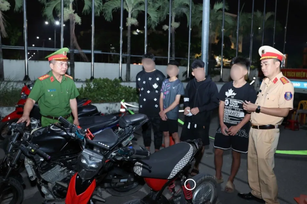 Phó Giám đốc Công an Ninh Bình trực tiếp chỉ đạo xử lý "quái xế", yêu cầu không có vùng cấm- Ảnh 1. Phó Giám đốc Công an Ninh Bình trực tiếp chỉ đạo xử lý "quái xế", yêu cầu không có vùng cấm- Ảnh 1.