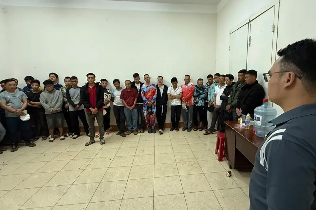 Khởi tố 40 "cần thủ" tham gia sới bạc trá hình dưới dạng câu cá tại Đắk Lắk- Ảnh 1. Khởi tố 40 "cần thủ" tham gia sới bạc trá hình dưới dạng câu cá tại Đắk Lắk- Ảnh 1.