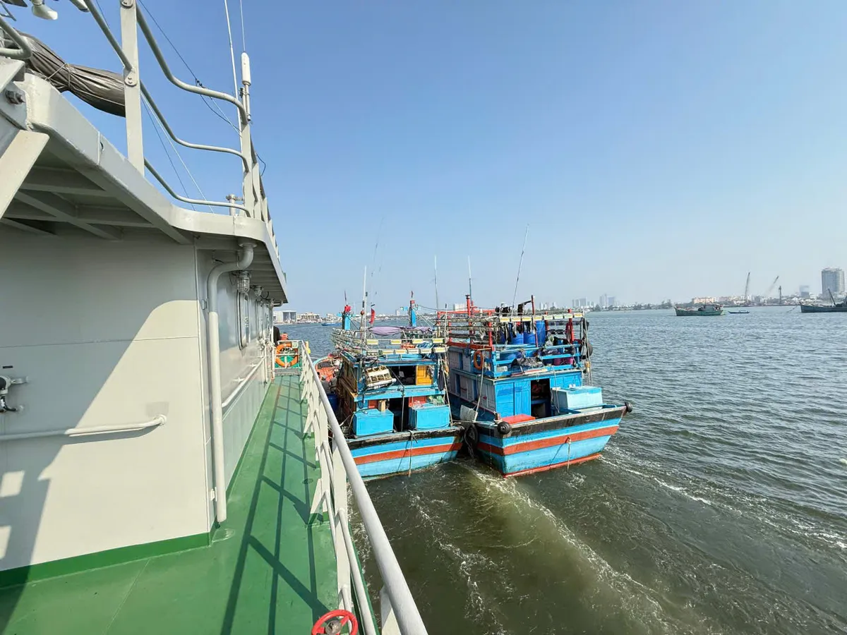 Đ&agrave; Nẵng: Hải đội D&acirc;n qu&acirc;n thường trực kịp thời cứu hộ t&agrave;u c&aacute; gặp nạn tr&ecirc;n biển- Ảnh 4.