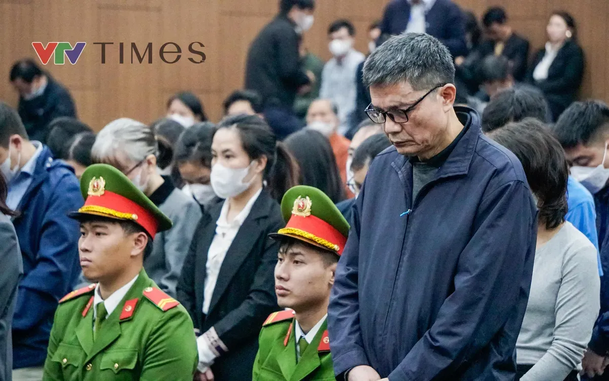  Bị cáo Nguyễn Thanh Phong (cựu Cục trưởng Cục An toàn thực phẩm, Bộ Y tế) tại phiên toà sơ thẩm. (ảnh: Phùng Anh)