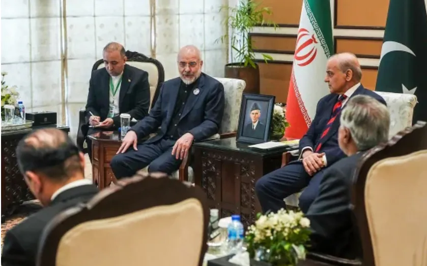 Chủ tịch Quốc hội Iran Ghalibaf (thứ 2 từ trái sang) là nhân vật chủ chốt trong các cuộc đàm phán (Ảnh: Văn phòng Chủ tịch Quốc hội Iran/Reuters)