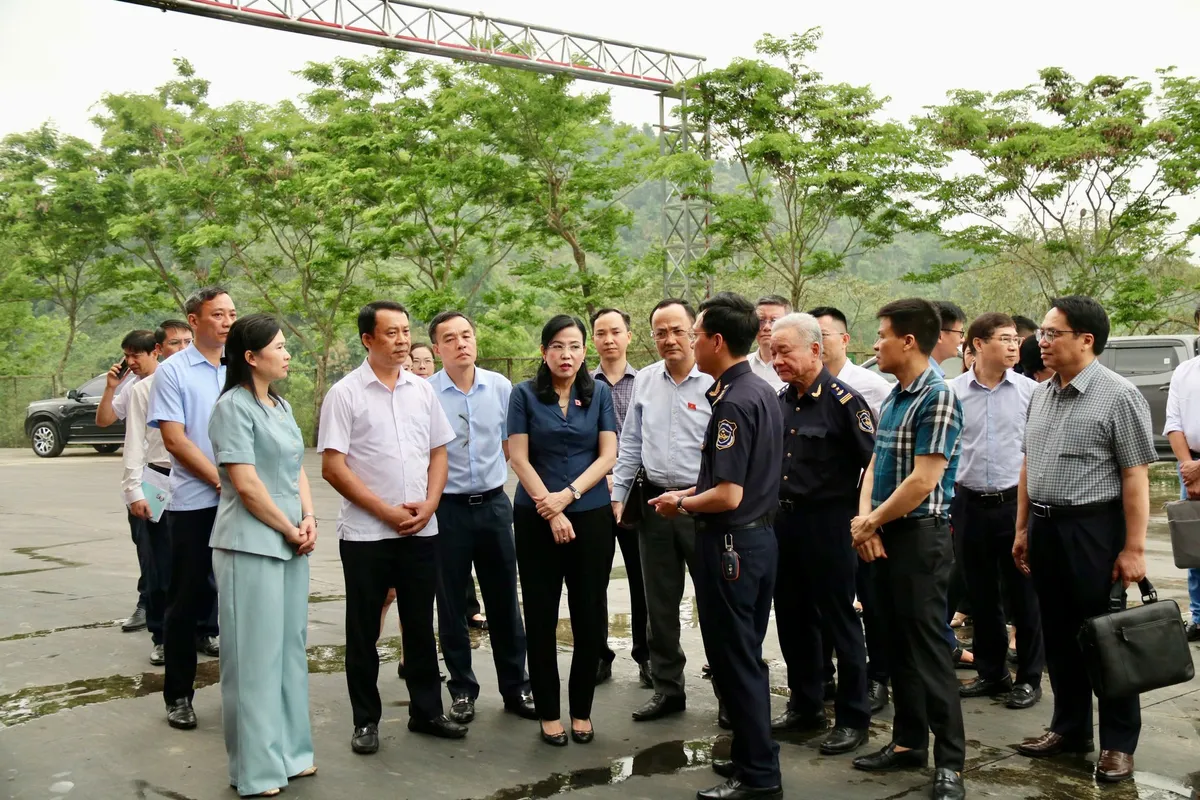 Lạng Sơn: Kiểm so&aacute;t chặt chẽ lỗ hổng an to&agrave;n thực phẩm tại c&aacute;c bếp ăn tập thể - Ảnh 2.