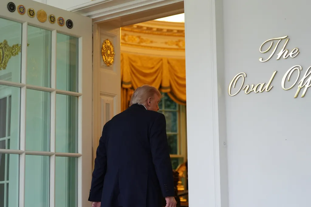 Khủng hoảng Iran có thể đang gây áp lực lên Tổng thống Trump- Ảnh 1. Khủng hoảng Iran có thể đang gây áp lực lên Tổng thống Trump- Ảnh 1.