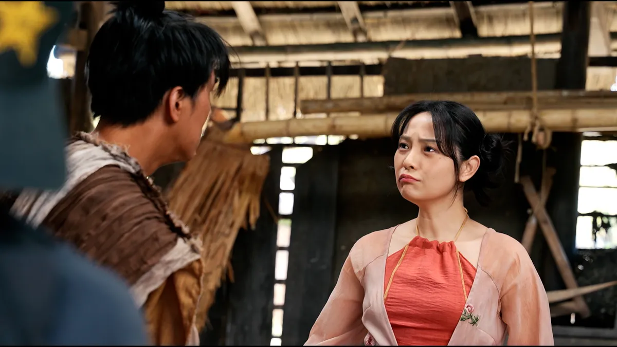 Tam Triều D&acirc;ng v&agrave; Mai Phương th&acirc;n thiết tr&ecirc;n phim trường 'Tr&ugrave;m S&ograve;' - Ảnh 3.