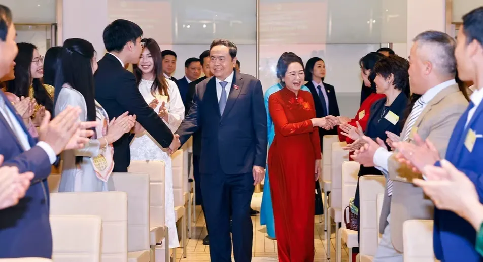 Chủ tịch Quốc hội Trần Thanh Mẫn gặp gỡ cộng đồng người Việt Nam tại Italy - Ảnh 1.