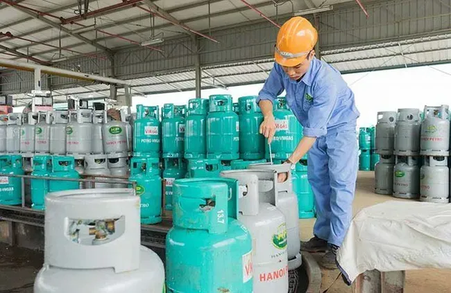 Gi&aacute; gas đồng loạt giảm, b&igrave;nh 12kg hạ khoảng 20.000 đồng- Ảnh 1.
