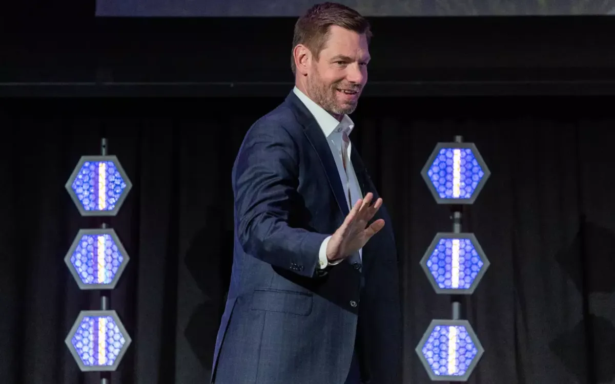 Nghị sĩ Swalwell tuyên bố tạm dừng chiến dịch tranh cử Thống đốc bang sau khi xuất hiện nhiều cáo buộc sai phạm tình dục (Ảnh: LA Times)