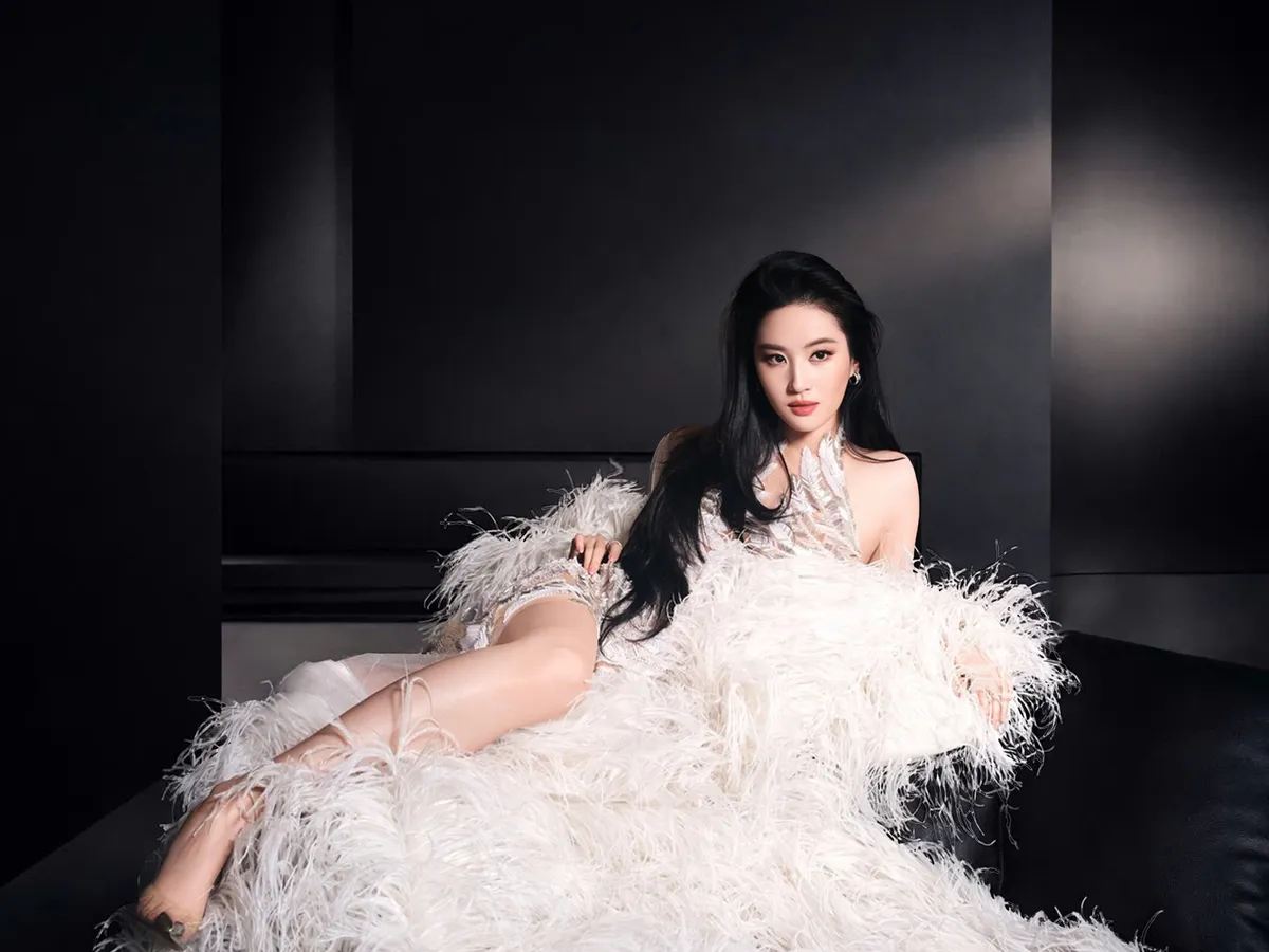 "Thần ti&ecirc;n tỷ tỷ" Lưu Diệc Phi diện v&aacute;y của L&ecirc; Thanh H&ograve;a- Ảnh 4.