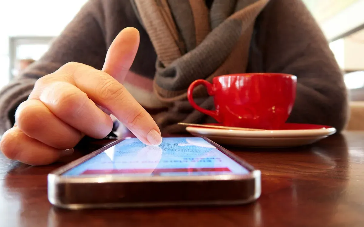 &ldquo;Nghiện m&agrave;n h&igrave;nh&rdquo; g&acirc;y tranh c&atilde;i khi nhiều người sử dụng thiết bị gần như cả ng&agrave;y- Ảnh 1.