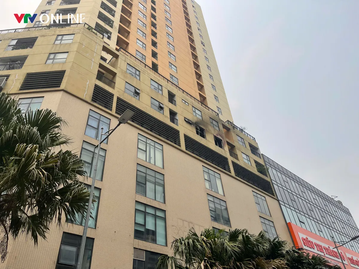 Hà Nội: Cháy căn hộ chung cư trên phố Trường Chinh, kịp thời cứu 3 người - Ảnh 1.