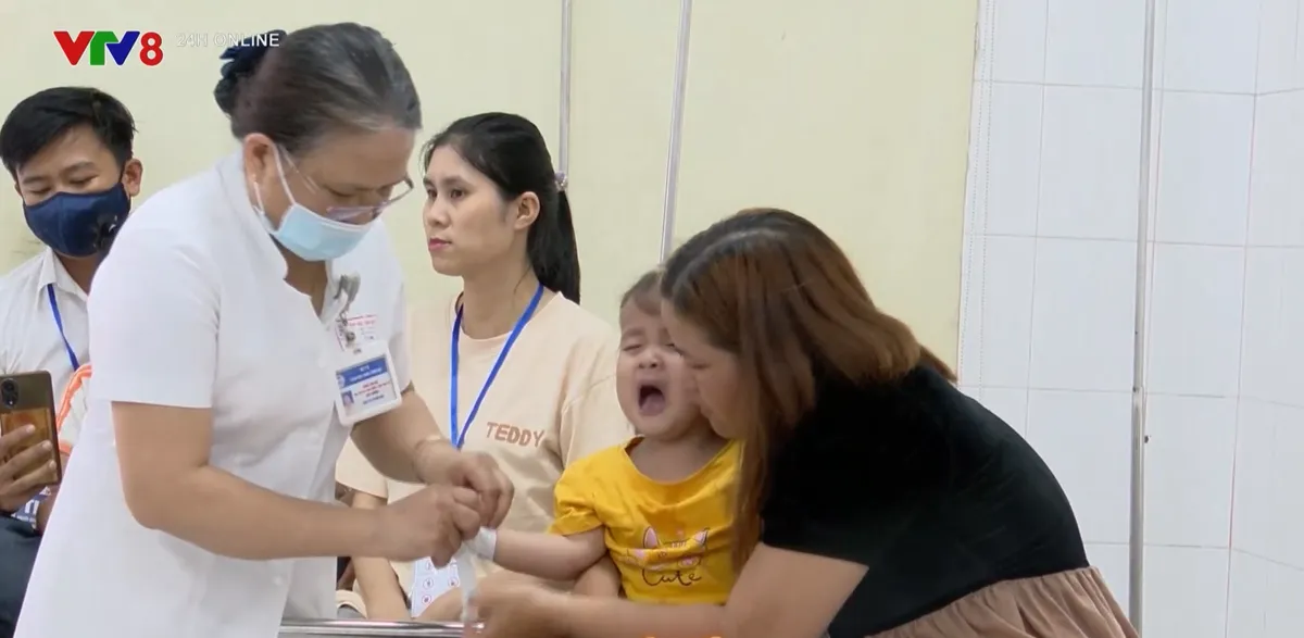 Miền Trung: Tăng bệnh nh&acirc;n nhập viện do nắng n&oacute;ng- Ảnh 3.