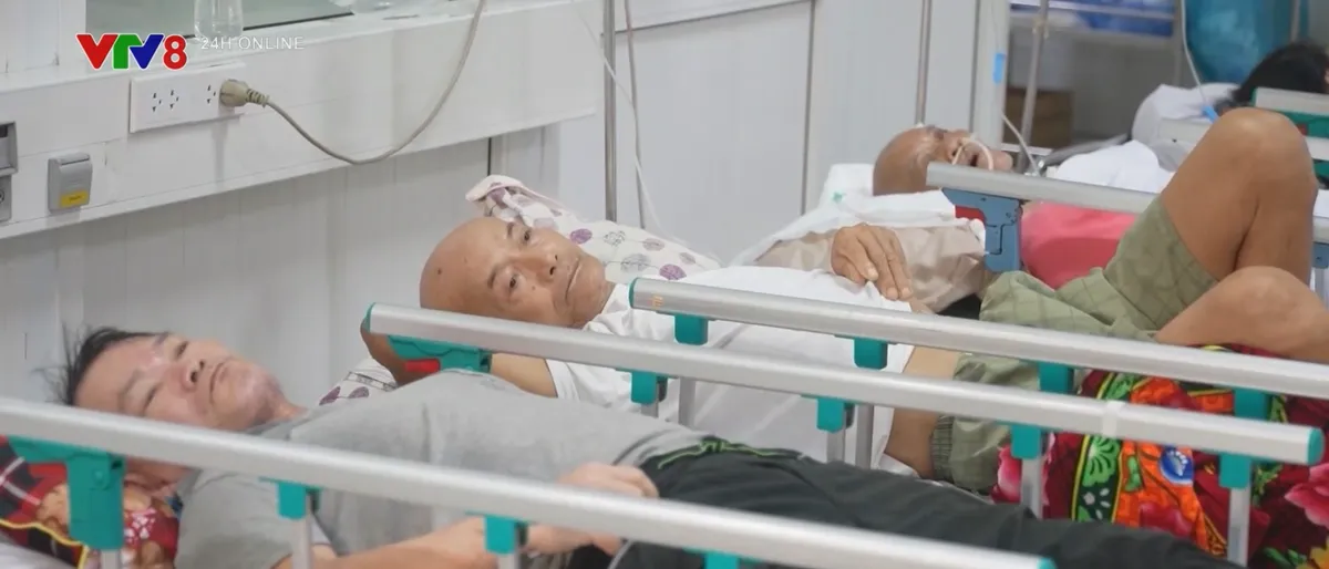 Miền Trung: Tăng bệnh nh&acirc;n nhập viện do nắng n&oacute;ng- Ảnh 2.