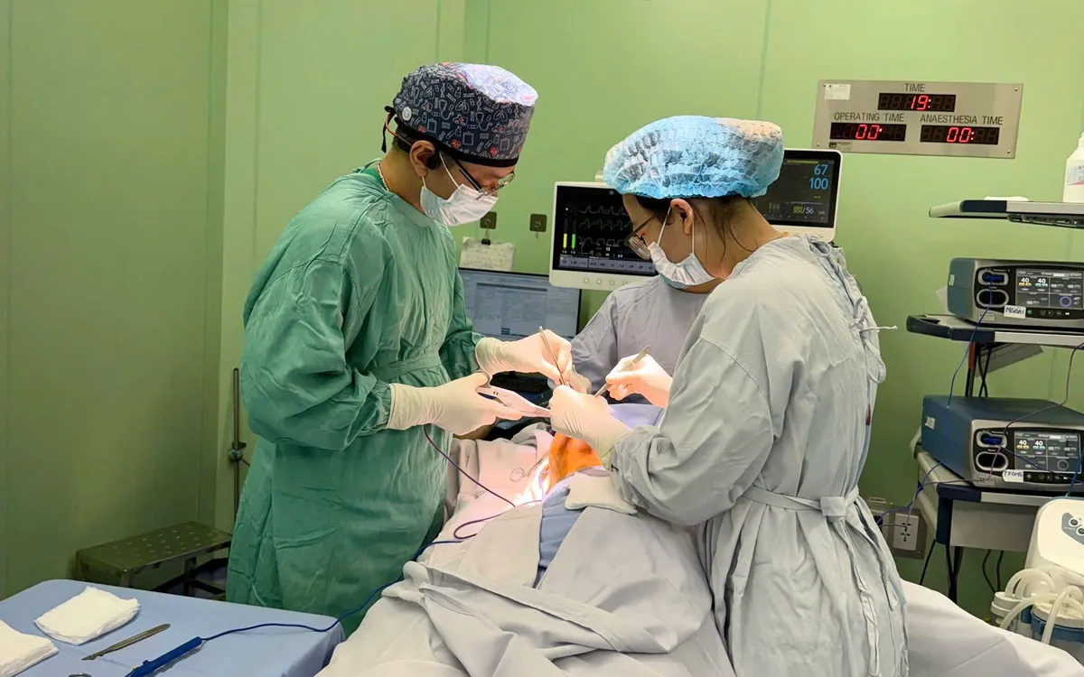 Phẫu thuật khối u vú cho bệnh nhân. Ảnh: BVCC