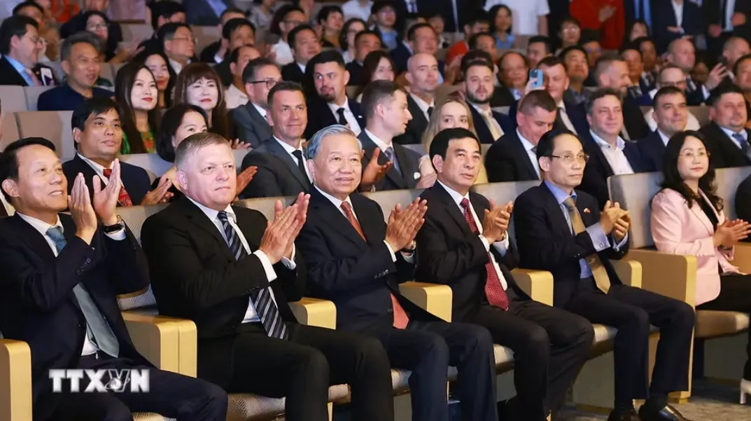 Tổng B&iacute; thư, Chủ tịch nước T&ocirc; L&acirc;m v&agrave; Thủ tướng Slovakia dự h&ograve;a nhạc hữu nghị Việt Nam - Slovakia- Ảnh 1.
