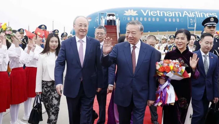 Tổng B&iacute; thư, Chủ tịch nước T&ocirc; L&acirc;m v&agrave; Phu nh&acirc;n bắt đầu thăm cấp Nh&agrave; nước đến Trung Quốc - Ảnh 2.