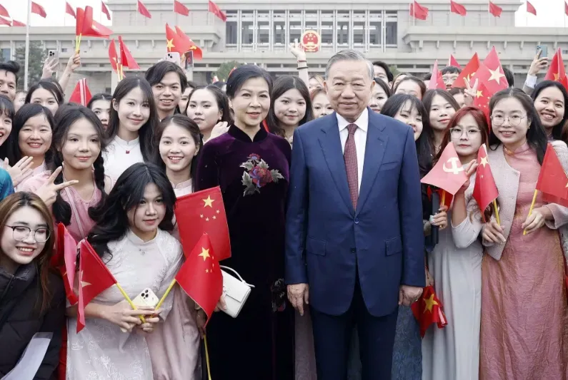 Tổng Bí thư, Chủ tịch nước Tô Lâm bắt đầu chuyến thăm cấp Nhà nước tới Trung Quốc- Ảnh 1. Tổng Bí thư, Chủ tịch nước Tô Lâm bắt đầu chuyến thăm cấp Nhà nước tới Trung Quốc- Ảnh 1.