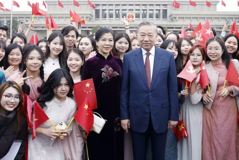 Tổng B&iacute; thư, Chủ tịch nước T&ocirc; L&acirc;m v&agrave; Phu nh&acirc;n bắt đầu thăm cấp Nh&agrave; nước đến Trung Quốc - Ảnh 3.