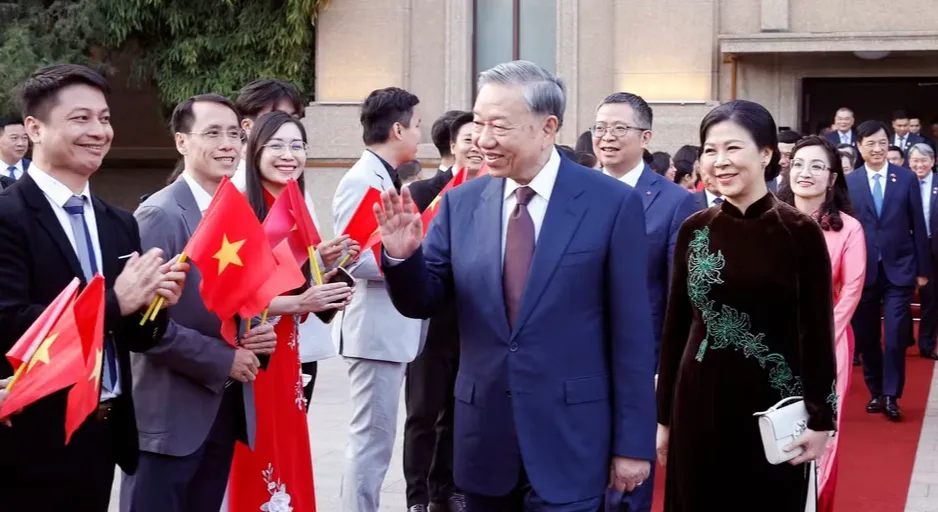 Tổng Bí thư, Chủ tịch nước Tô Lâm thăm cộng đồng người Việt Nam tại Trung Quốc - Ảnh 2.