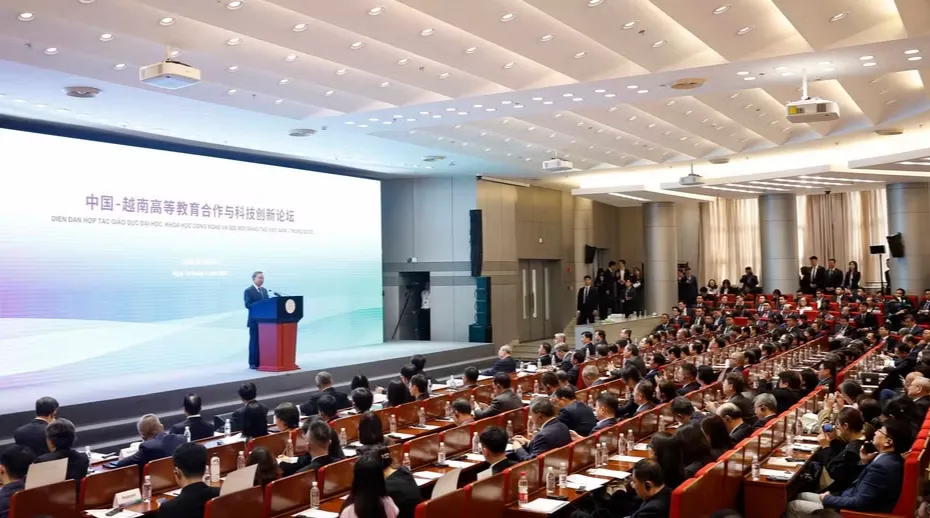 Tổng B&iacute; thư, Chủ tịch nước T&ocirc; L&acirc;m ph&aacute;t biểu ch&iacute;nh s&aacute;ch tại Đại học Thanh Hoa - Ảnh 3.