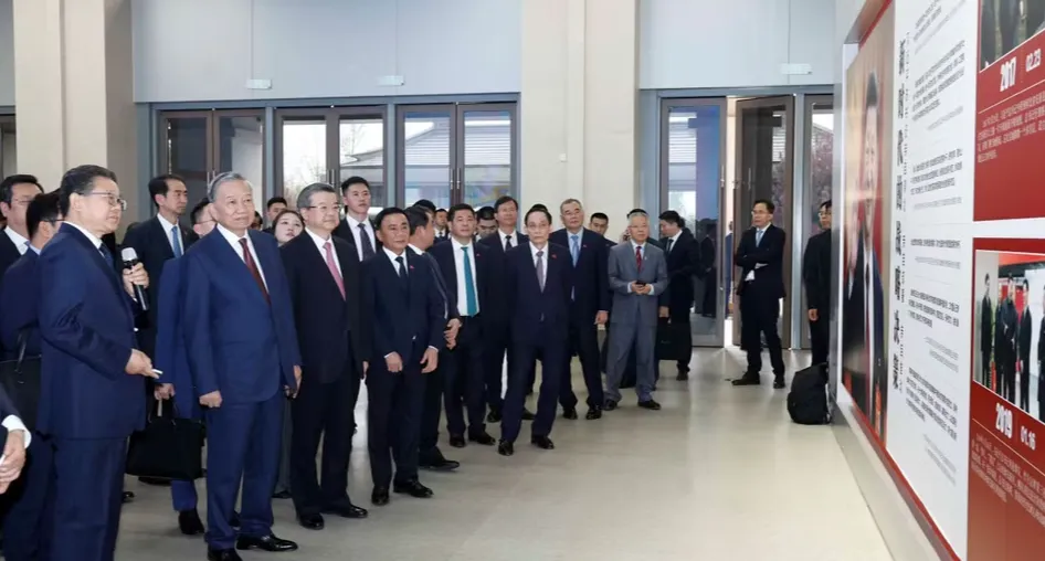 Tổng B&iacute; thư, Chủ tịch nước T&ocirc; L&acirc;m thăm Khu mới H&ugrave;ng An của Trung Quốc - Ảnh 1.