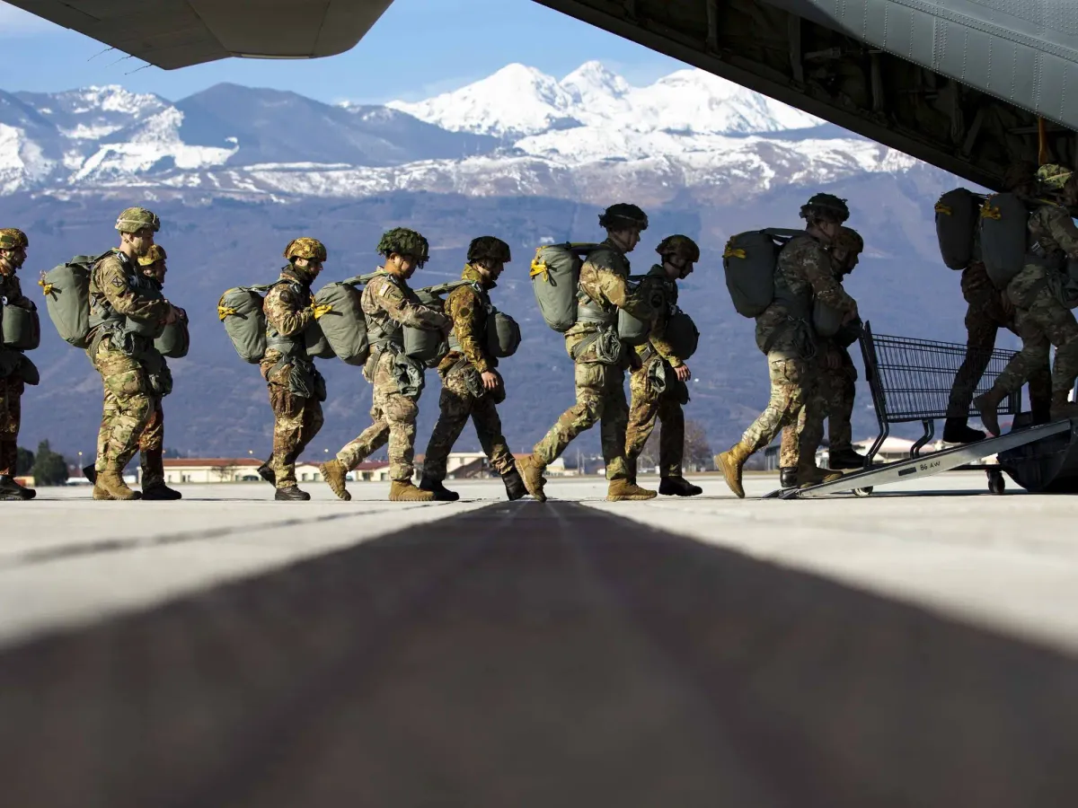 Những r&agrave;o cản đối với kịch bản "Mỹ rời NATO"- Ảnh 2.