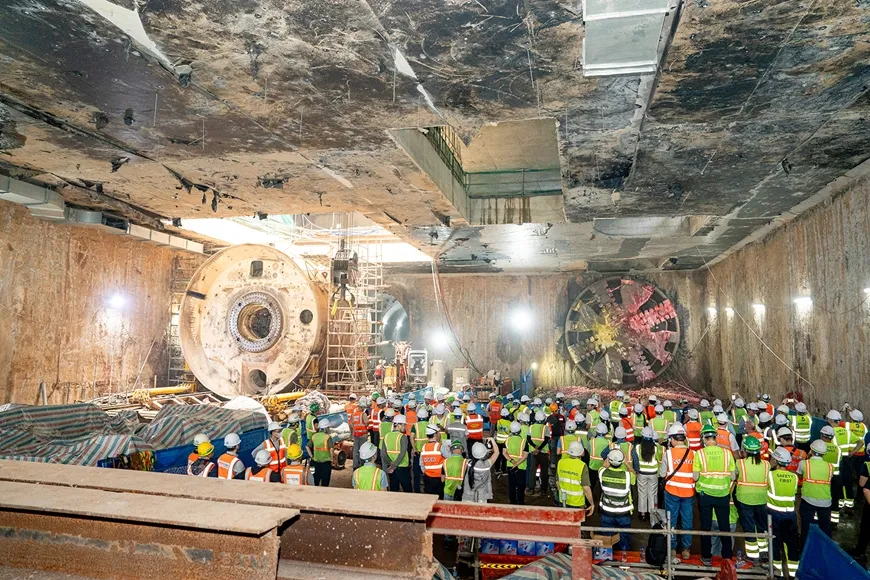 Thông hầm metro, bước tiến giao thông Hà Nội- Ảnh 1. Thông hầm metro, bước tiến giao thông Hà Nội- Ảnh 1.