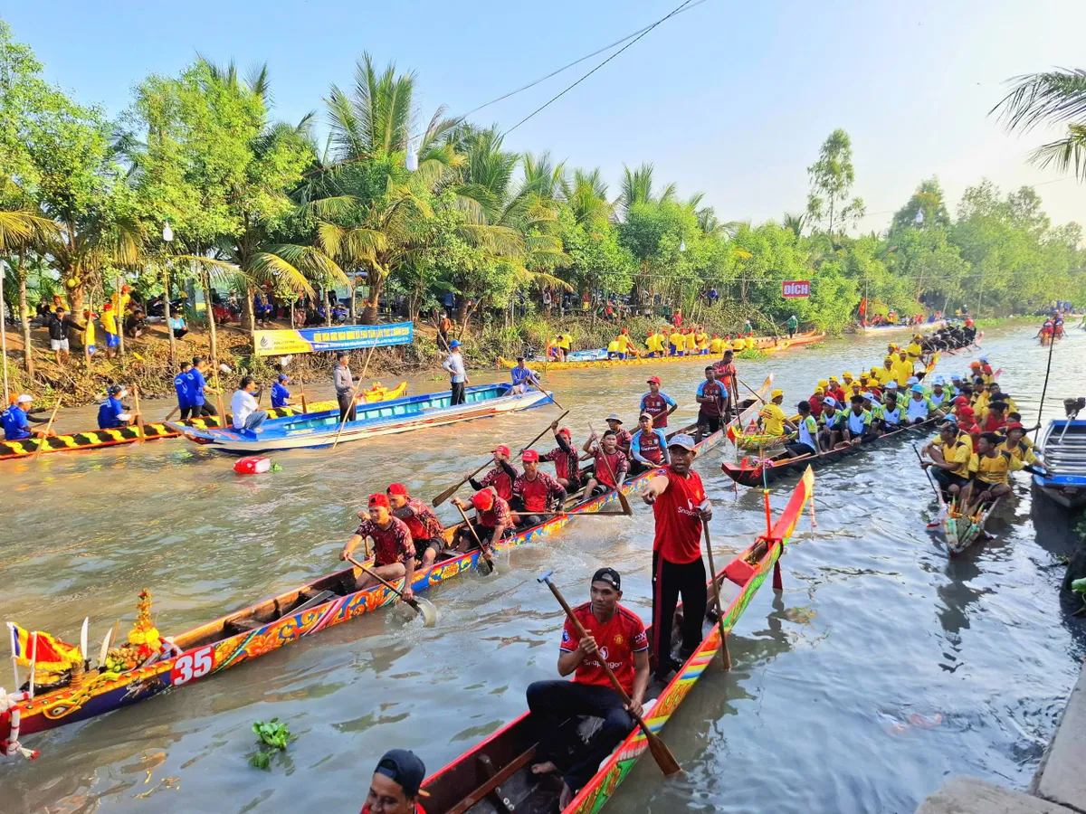 Đồng bào Khmer hân hoan đón Tết cổ truyền Chol Chnam Thmay - Ảnh 1.