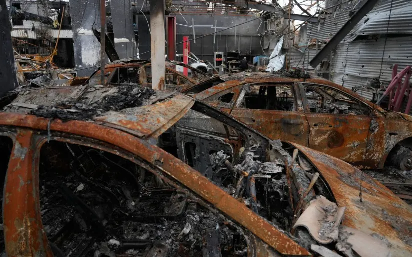 Thiệt hại tại trung tâm dịch vụ ô tô Hypercar tại Tehran, Iran sau các cuộc tấn công của Mỹ và Israel, ngày 28/3/2026 (Ảnh: AP)