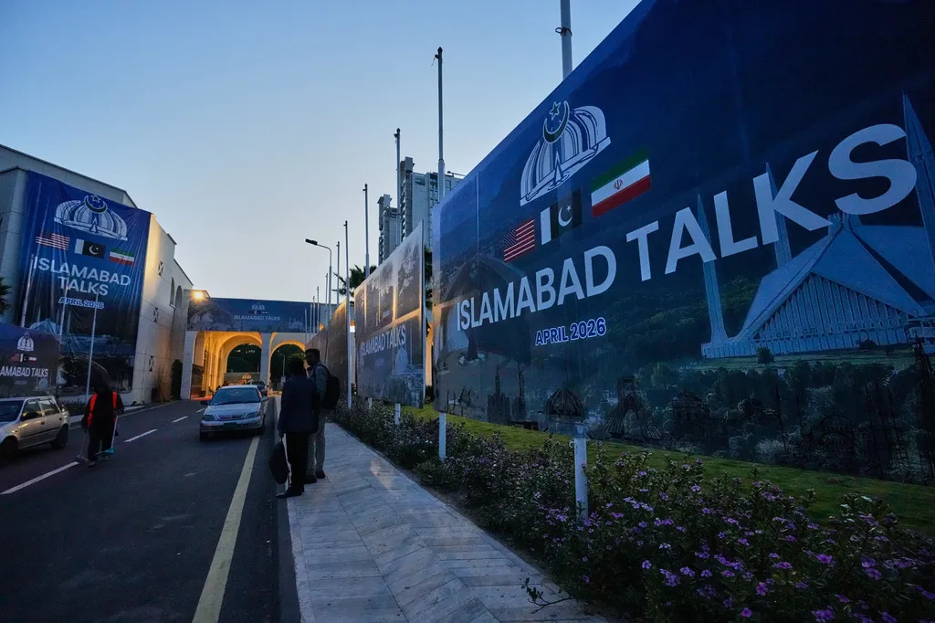 Cộng đồng quốc tế k&ecirc;u gọi Mỹ v&agrave; Iran kiềm chế trong phong tỏa eo biển Hormuz- Ảnh 1.