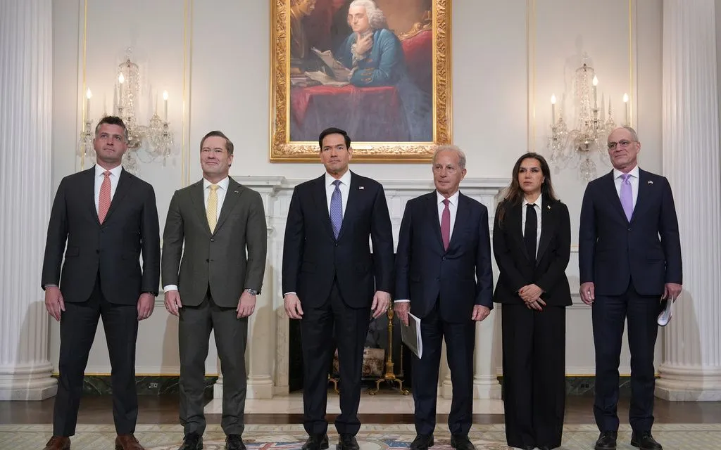 Đại diện phía Mỹ, Lebanon và Israel trước cuộc đàm phán tại Bộ Ngoại giao Mỹ ở Washington, ngày 14/4/2026 (Ảnh: AP)