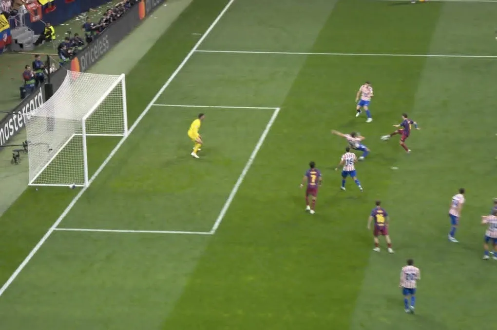 Barcelona phẫn nộ sau khi bị loại, Raphinha tố trọng t&agrave;i &ldquo;cướp&rdquo; v&eacute; b&aacute;n kết- Ảnh 1.